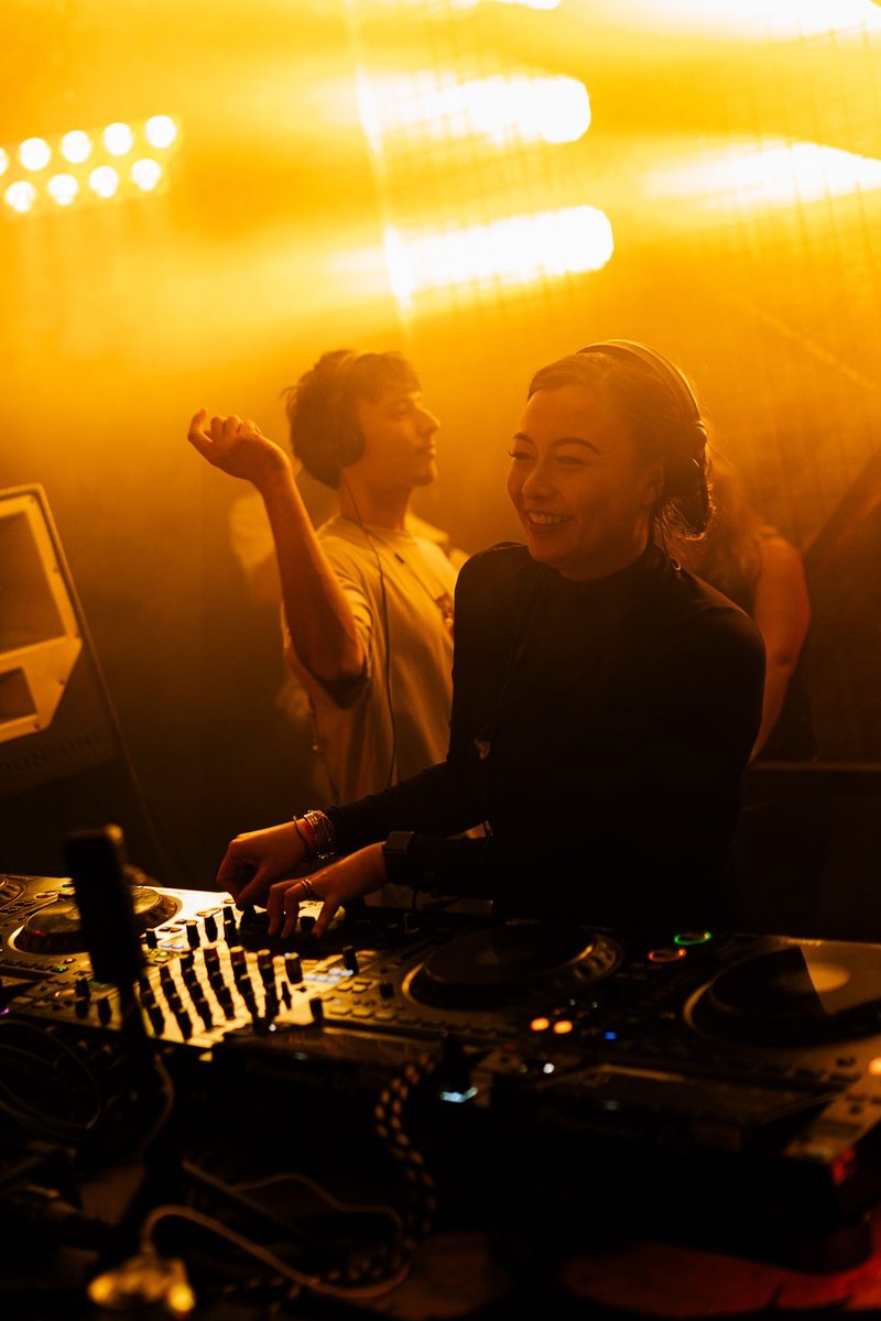 Club atmosphere at Housequake